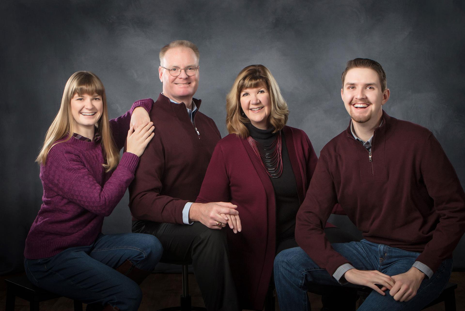 25067033_164108983387Xfamily-photography-kansas-city-studio-014
